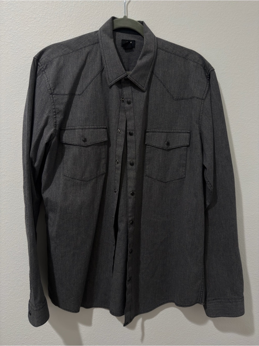 H&M Mens buttons down shirt